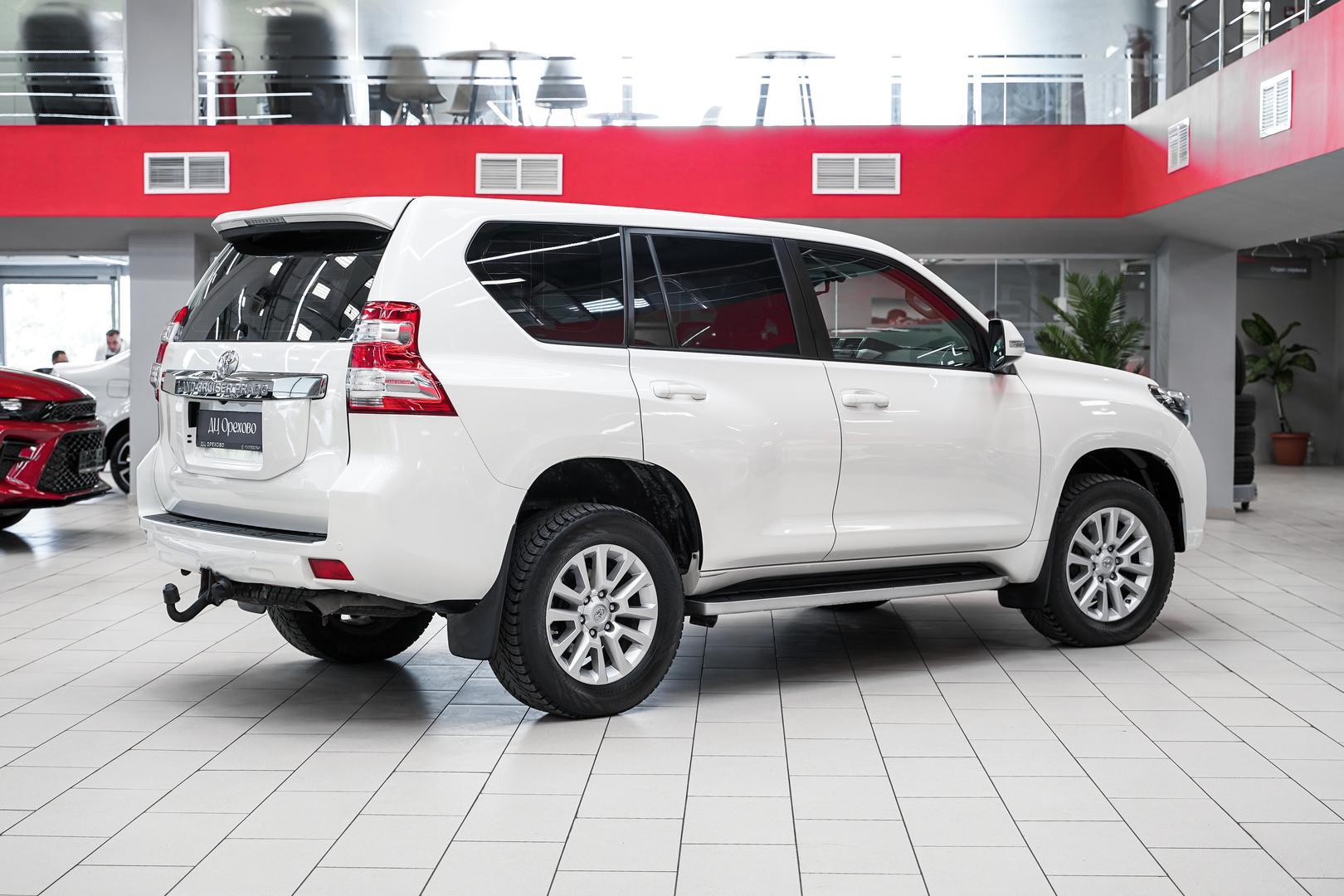 Toyota Land Cruiser Prado 2015, белый, ДЦ Орехово