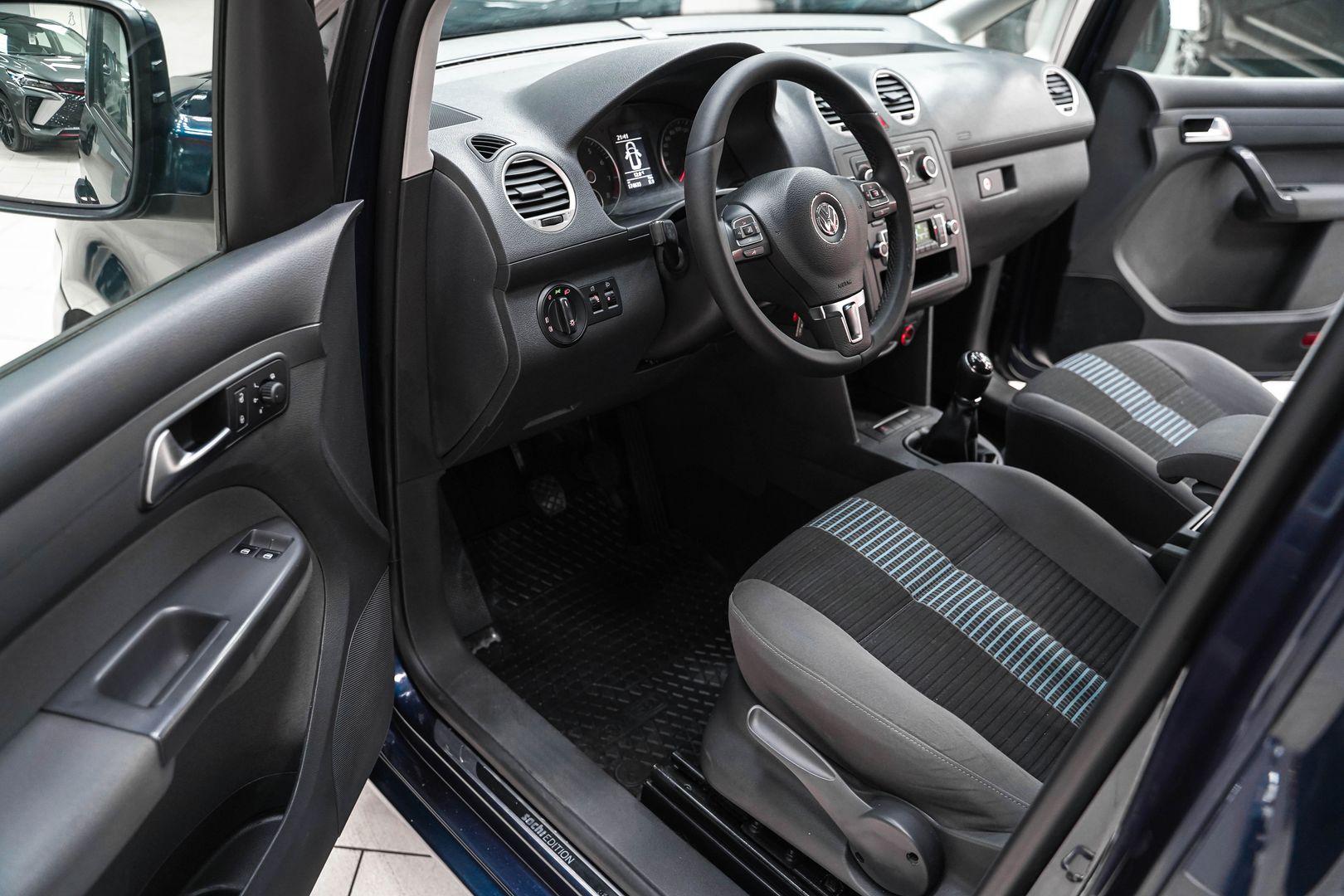 Volkswagen Caddy 2013, синий, ДЦ Орехово