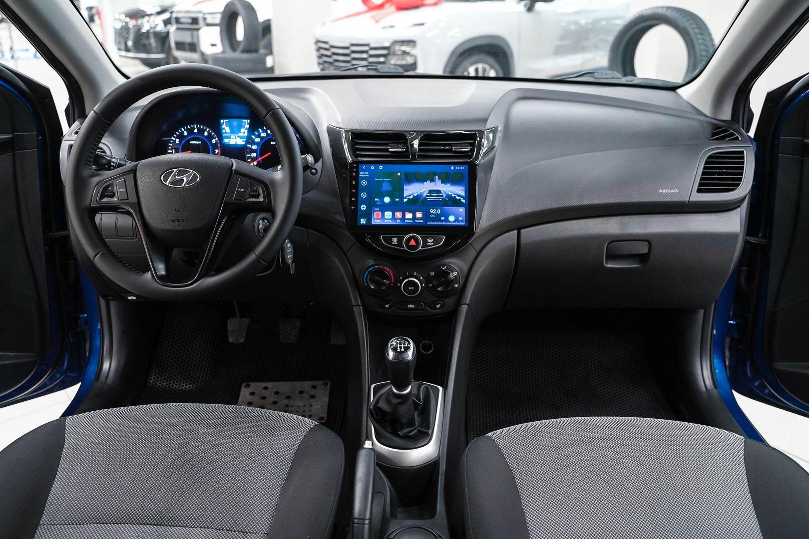 Hyundai Solaris 2011, синий, ДЦ Орехово