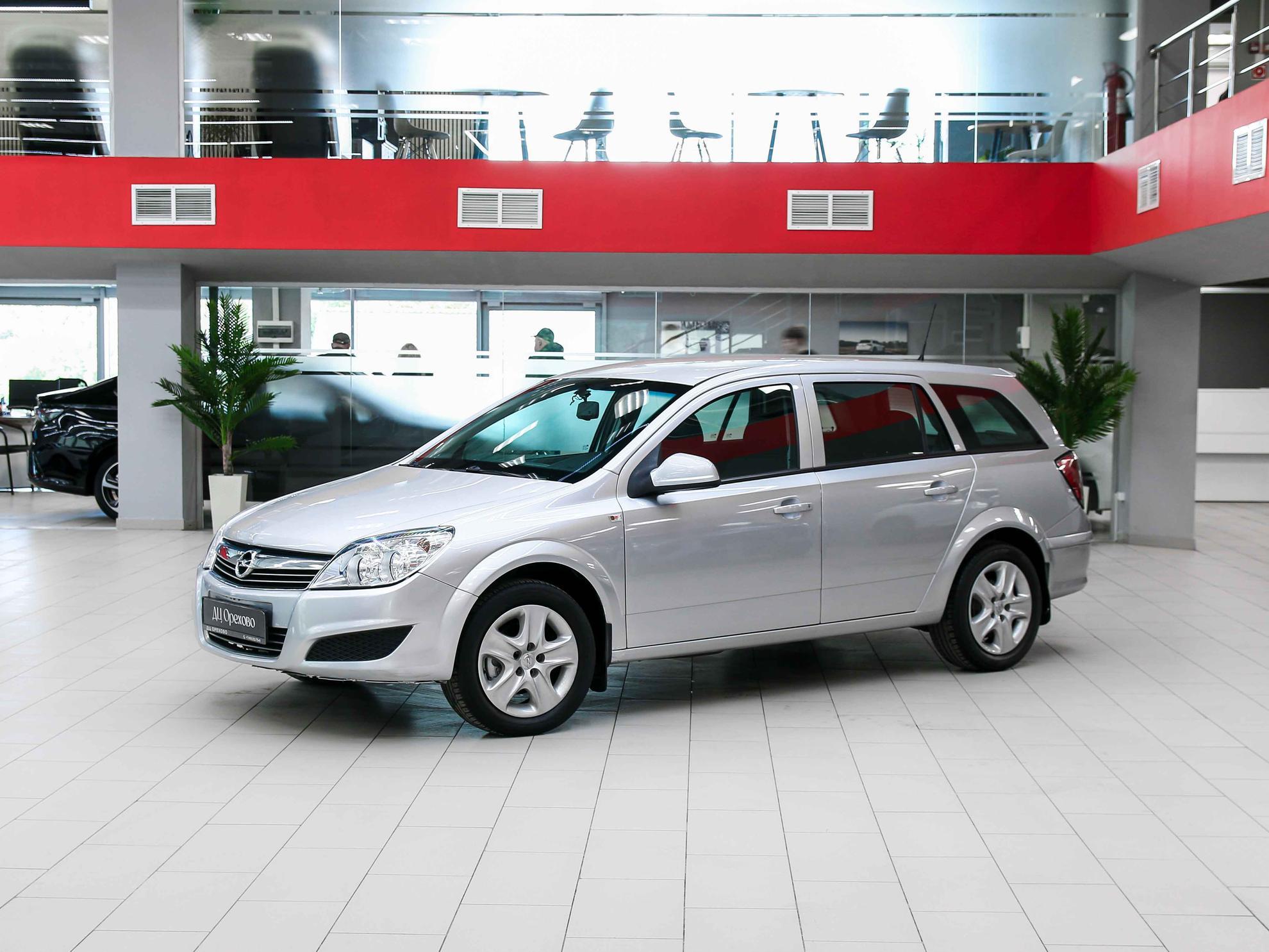 Opel Astra 2012, серый, ДЦ Орехово