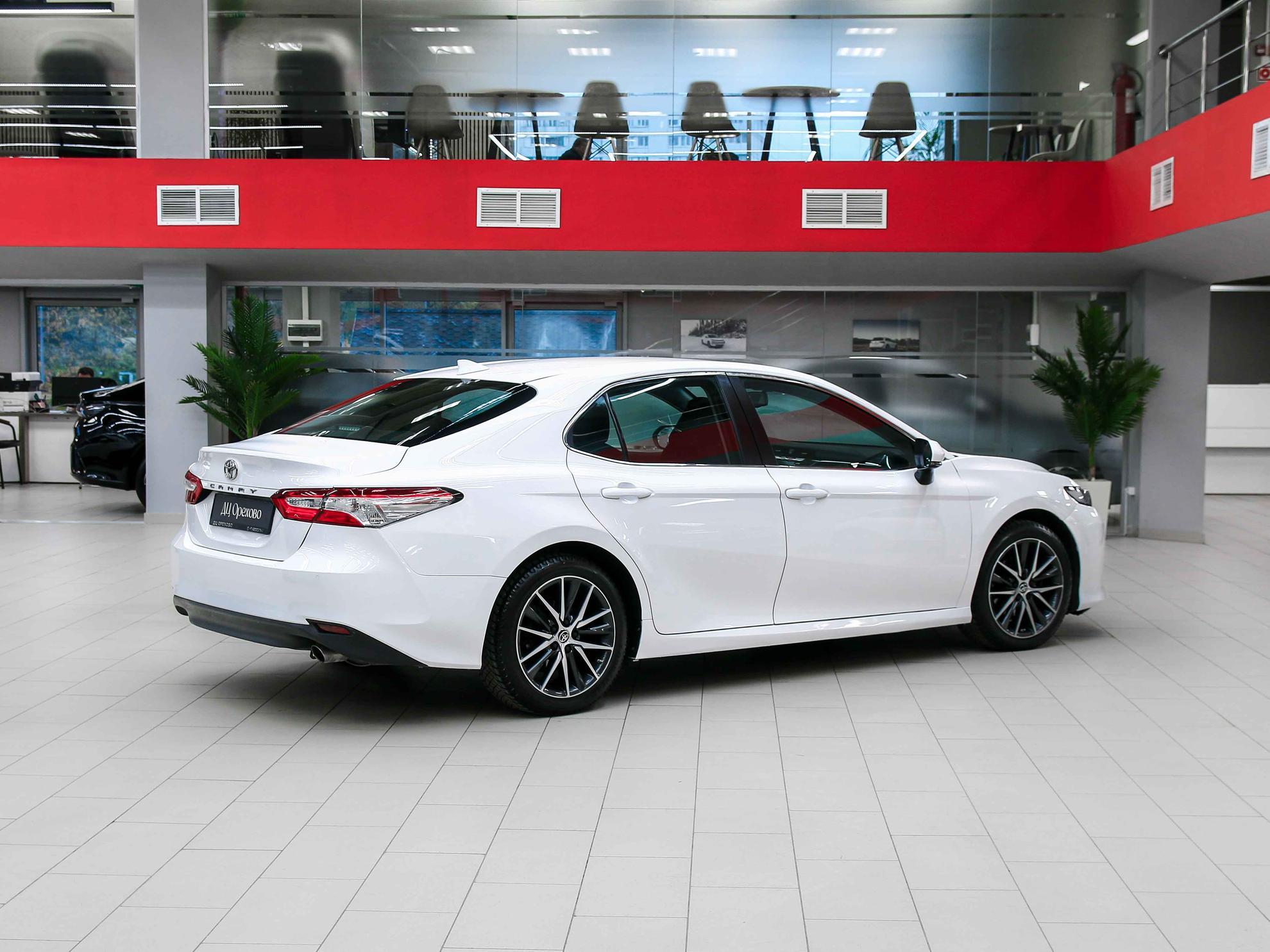 Toyota Camry 2020, белый, ДЦ Орехово