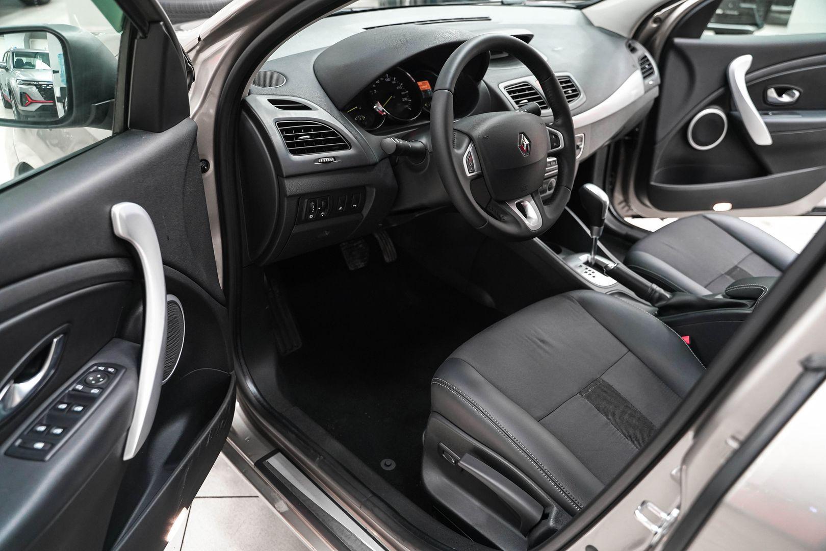 Renault Fluence 2011, бежевый, ДЦ Орехово