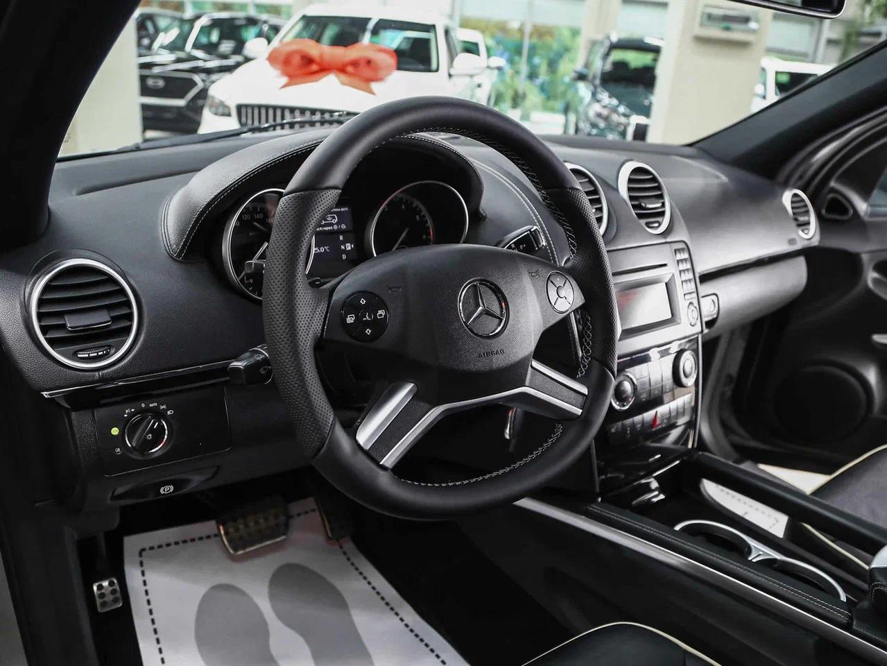 Mercedes-Benz M-Класс 2010, серый, ДЦ Орехово