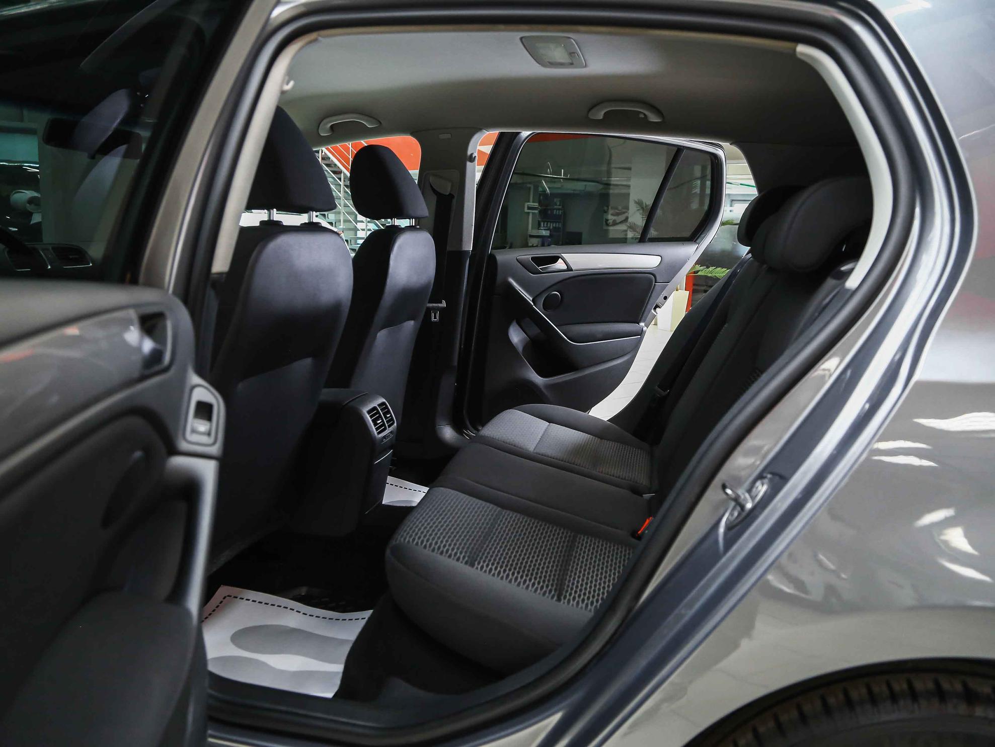 Volkswagen Golf 2011, серый, ДЦ Орехово