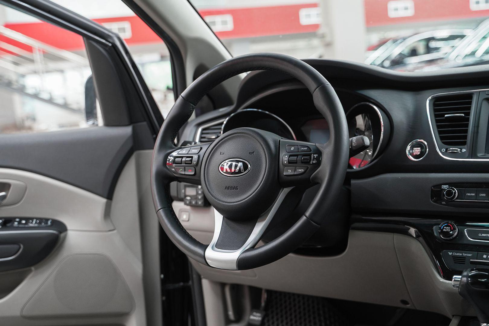 Kia Carnival 2016, серый, ДЦ Орехово