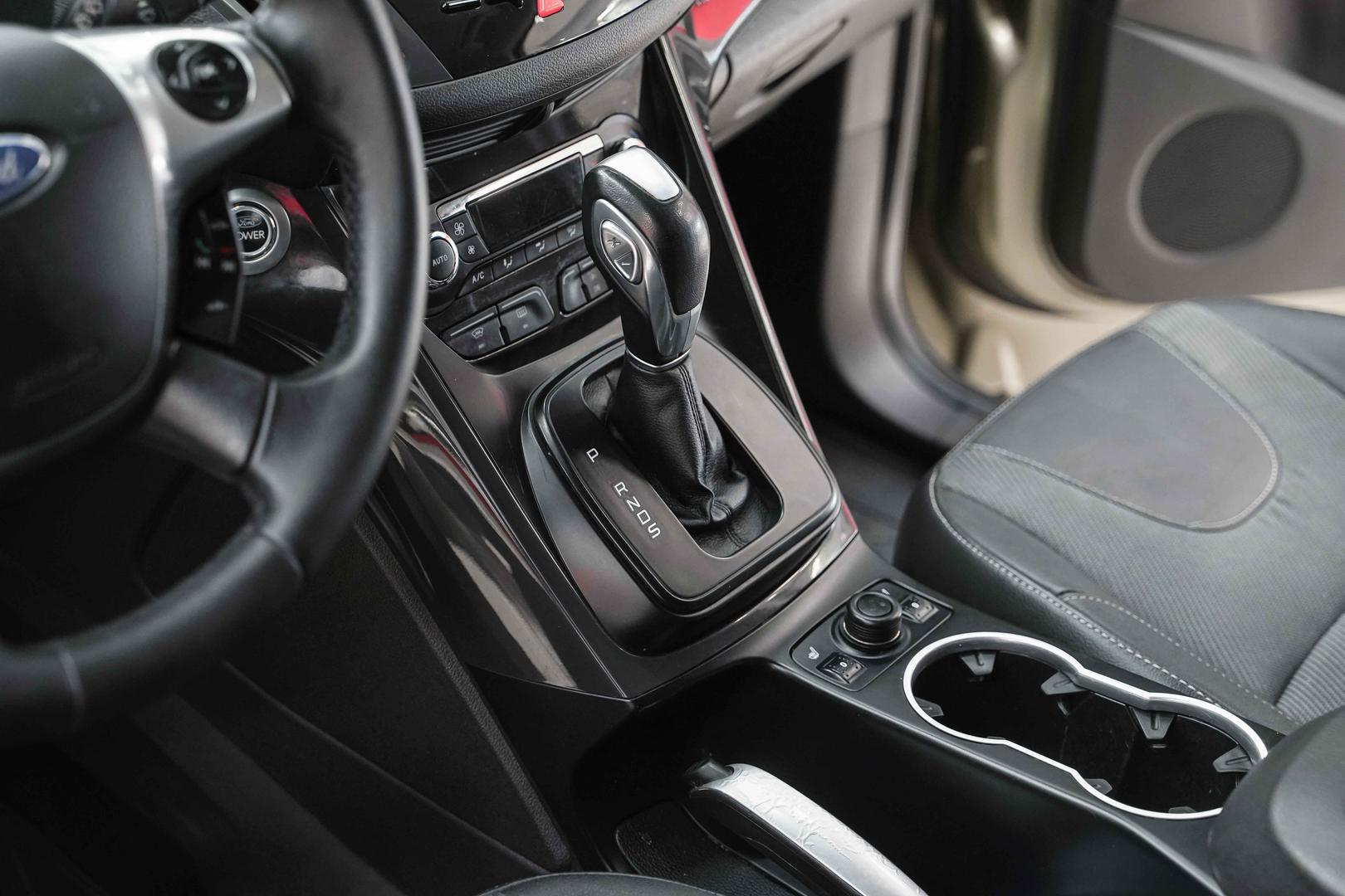 Ford Kuga 2013, зеленый, ДЦ Орехово