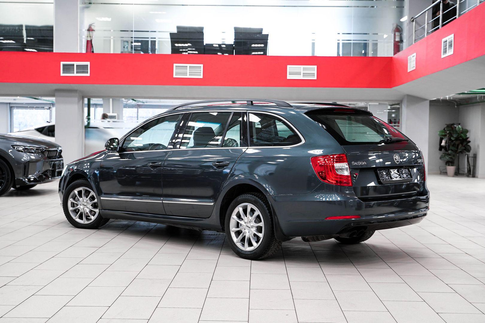 Skoda Superb 2013, серый, ДЦ Орехово