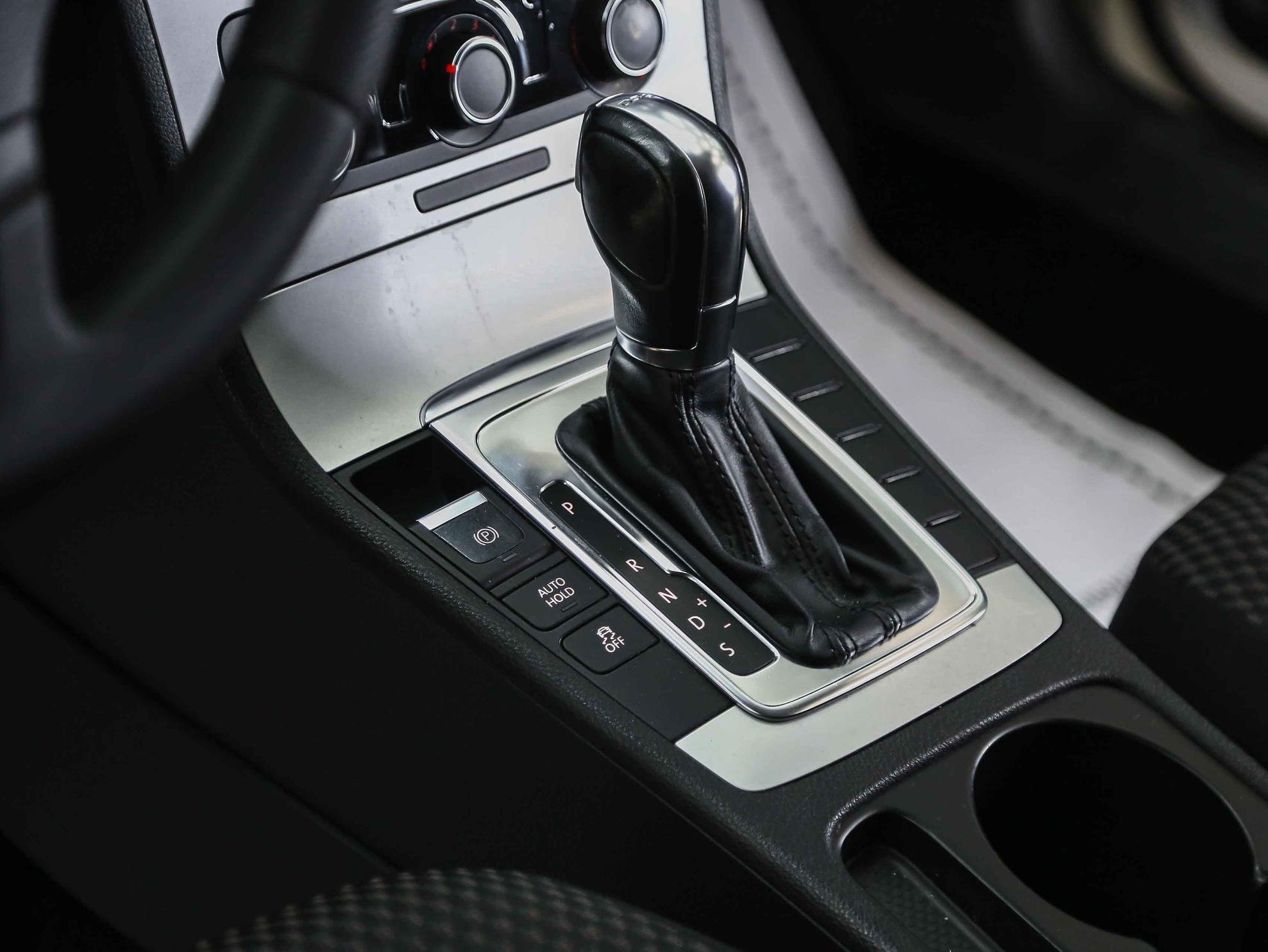 Volkswagen Passat 2011, серебряный, ДЦ Орехово