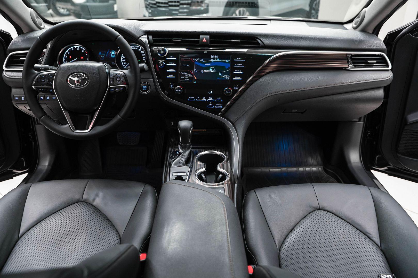 Toyota Camry 2018, черный, ДЦ Орехово