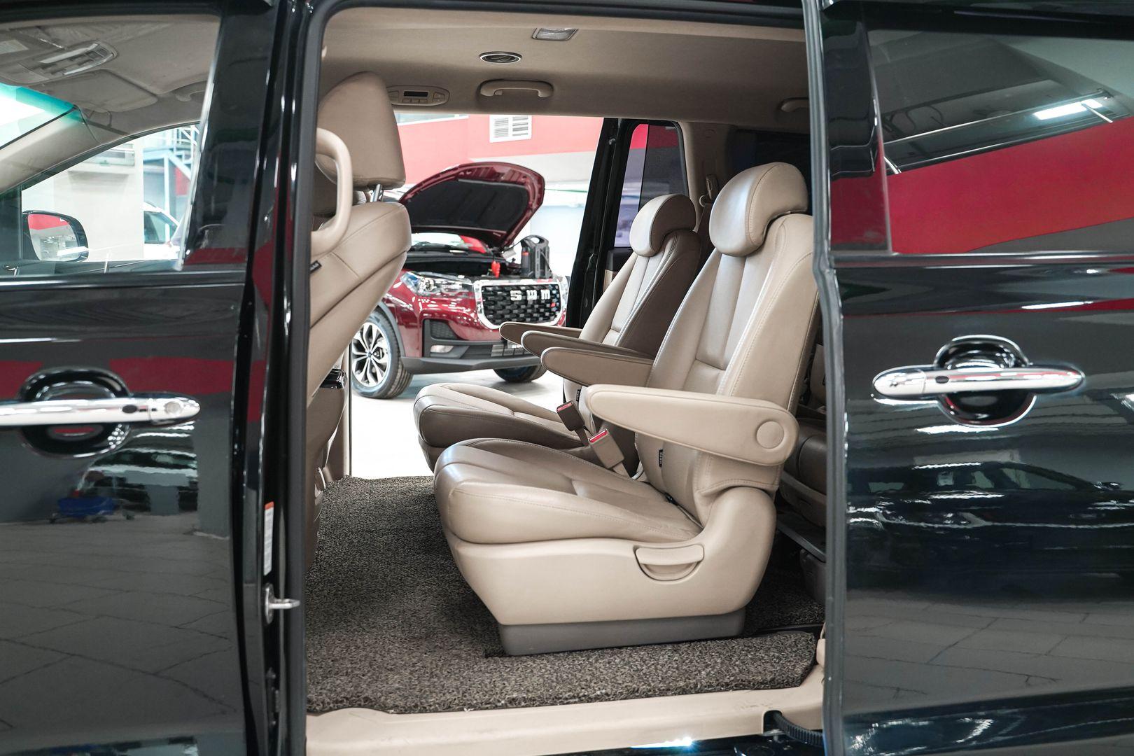Kia Carnival 2017, черный, ДЦ Орехово