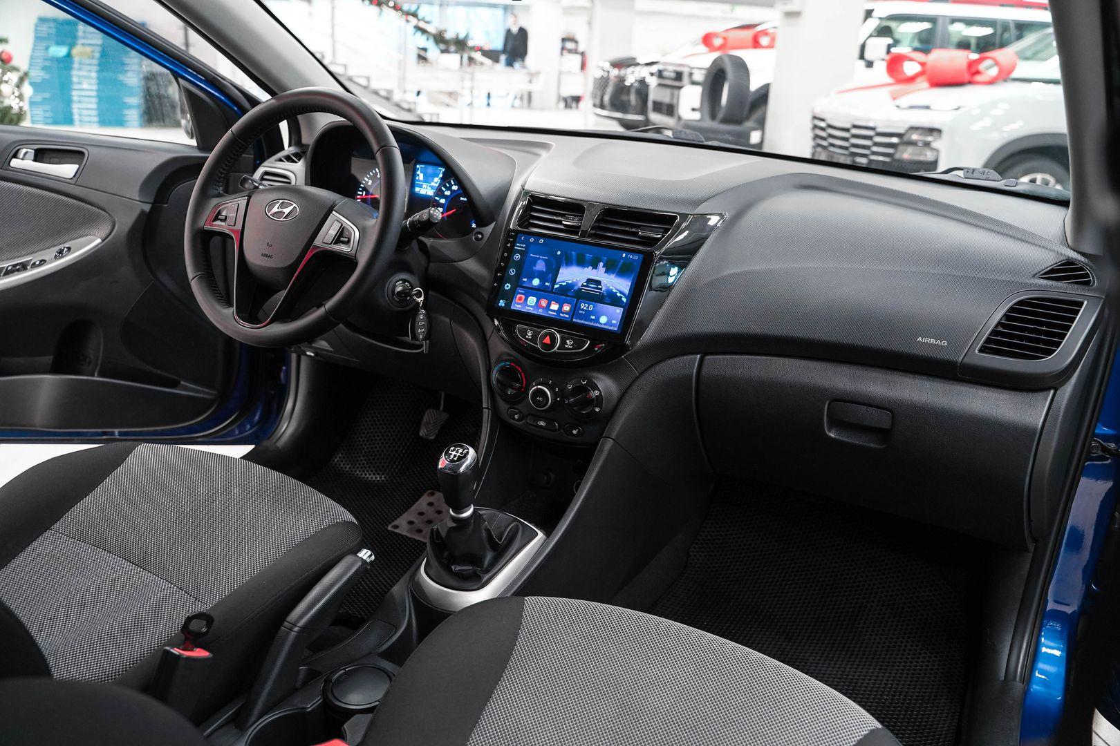 Hyundai Solaris 2011, синий, ДЦ Орехово