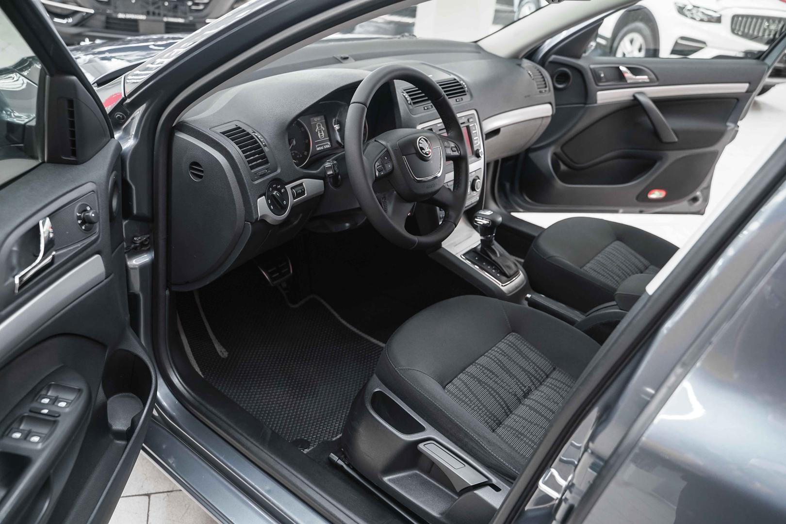 Skoda Octavia 2010, серый, ДЦ Орехово