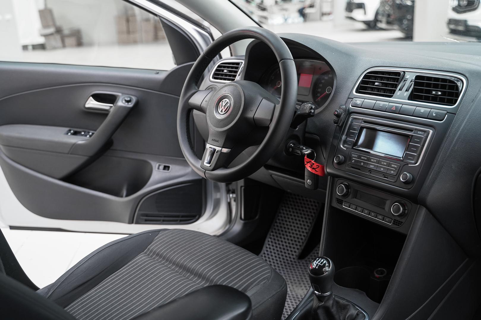 Volkswagen Polo 2013, серебряный, ДЦ Орехово