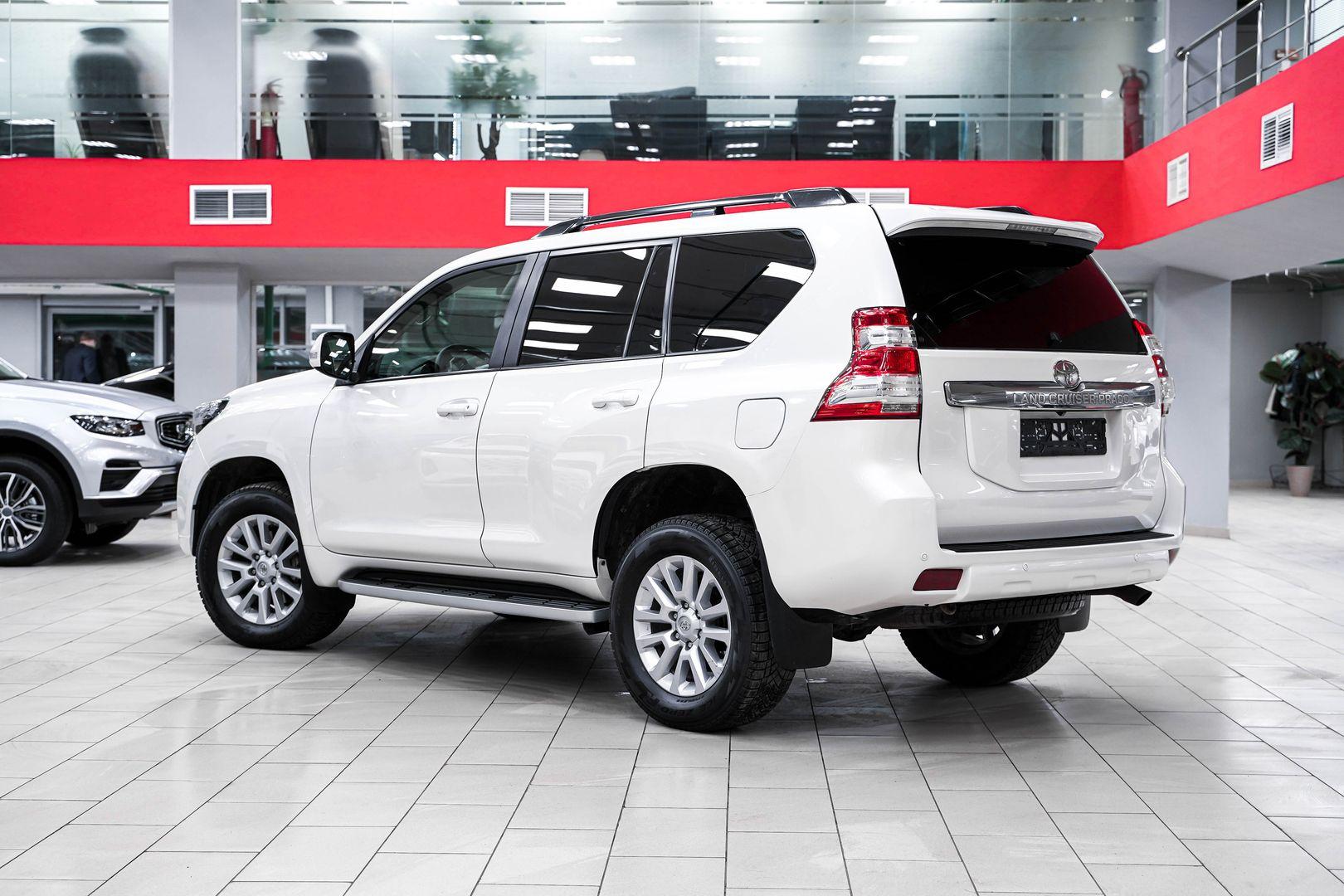 Toyota Land Cruiser Prado 2016, белый, ДЦ Орехово