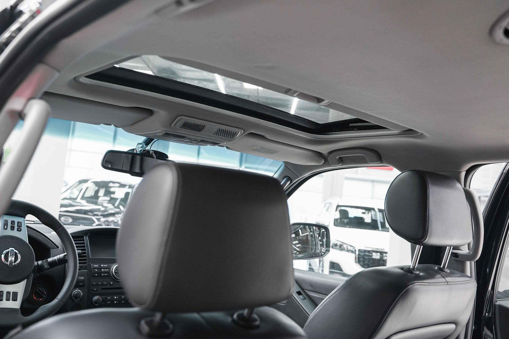 Nissan Pathfinder 2010, черный, ДЦ Орехово