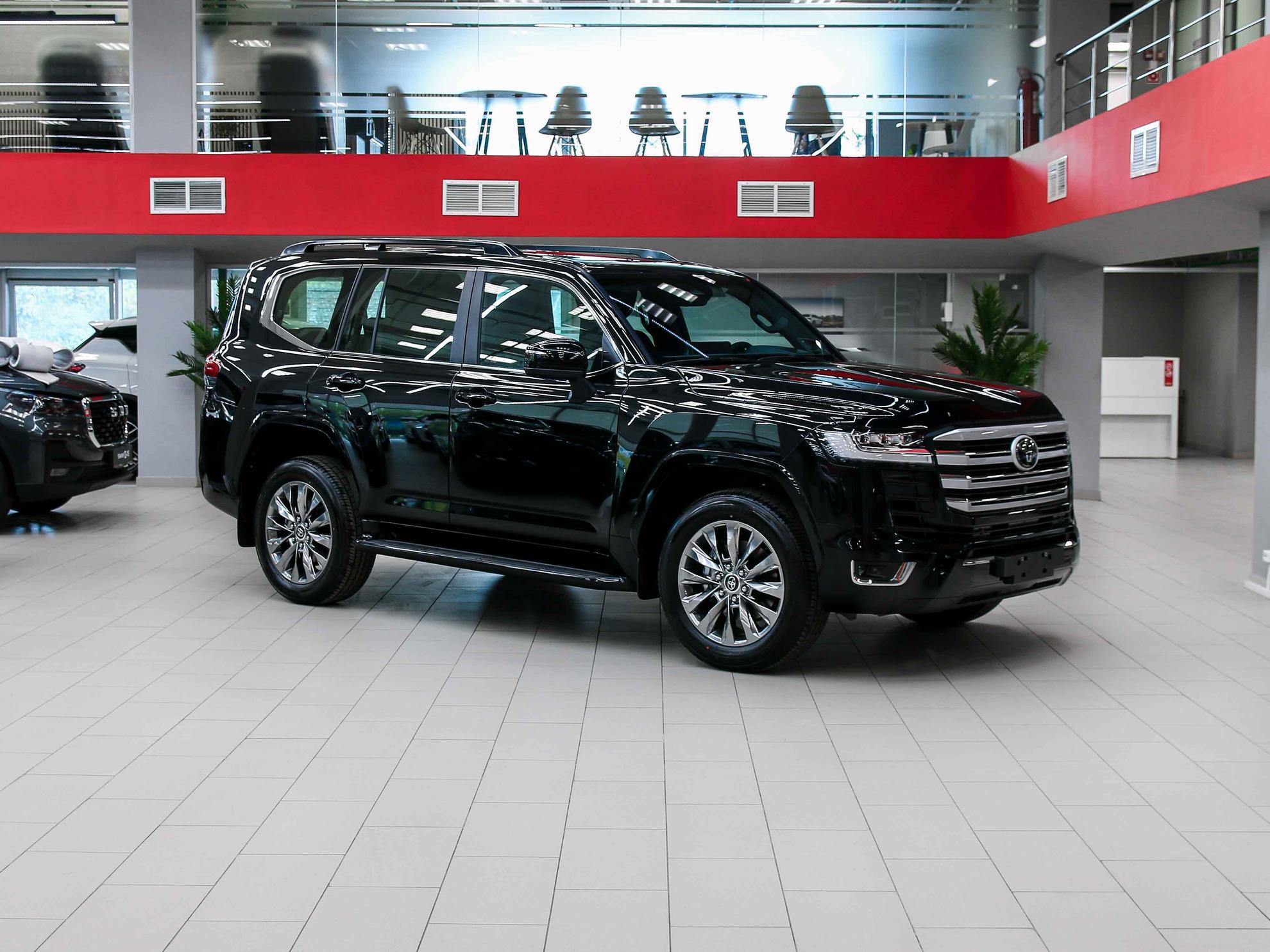 Toyota Land Cruiser 2026, черный, ДЦ Орехово