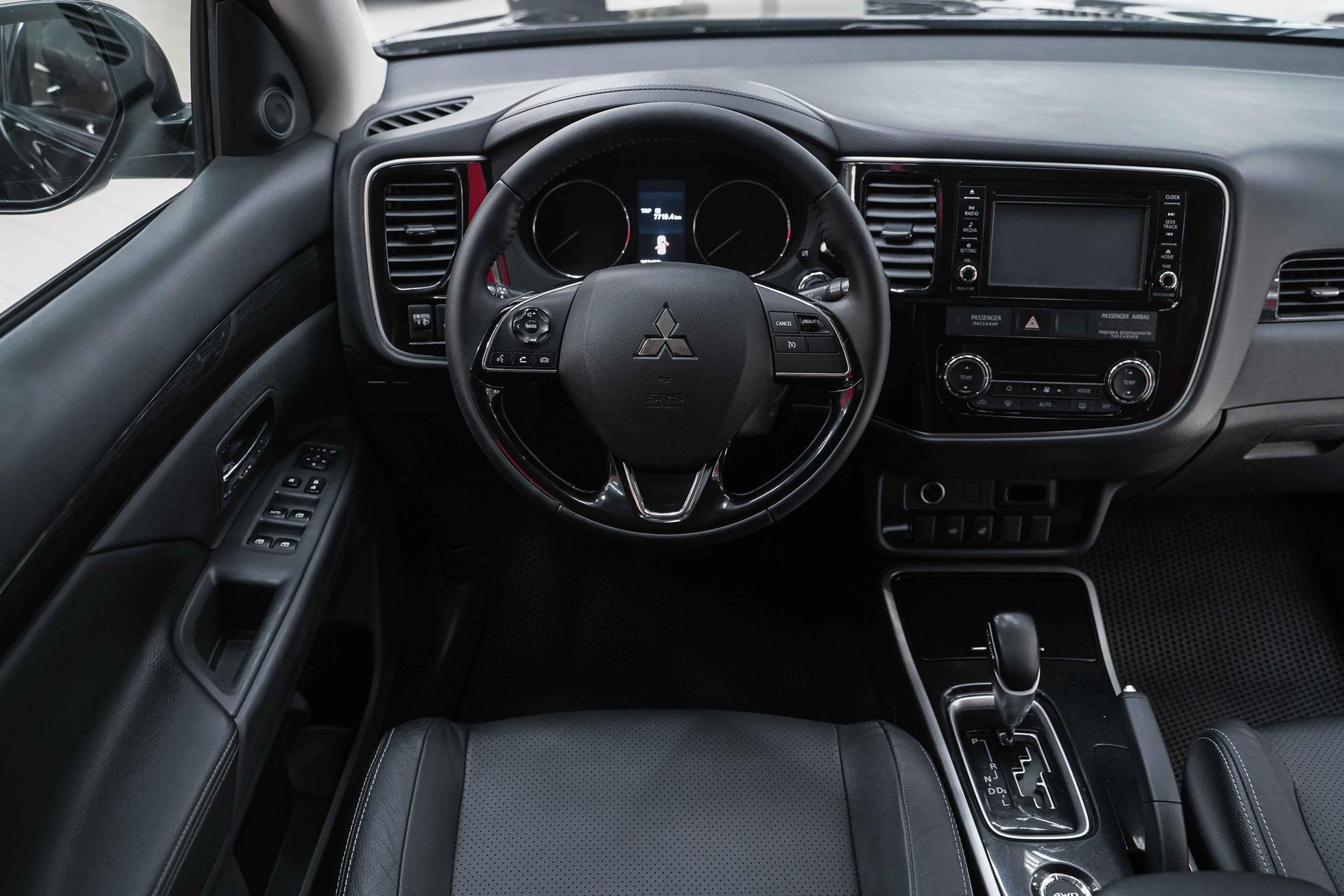 Mitsubishi Outlander 2017, черный, ДЦ Орехово