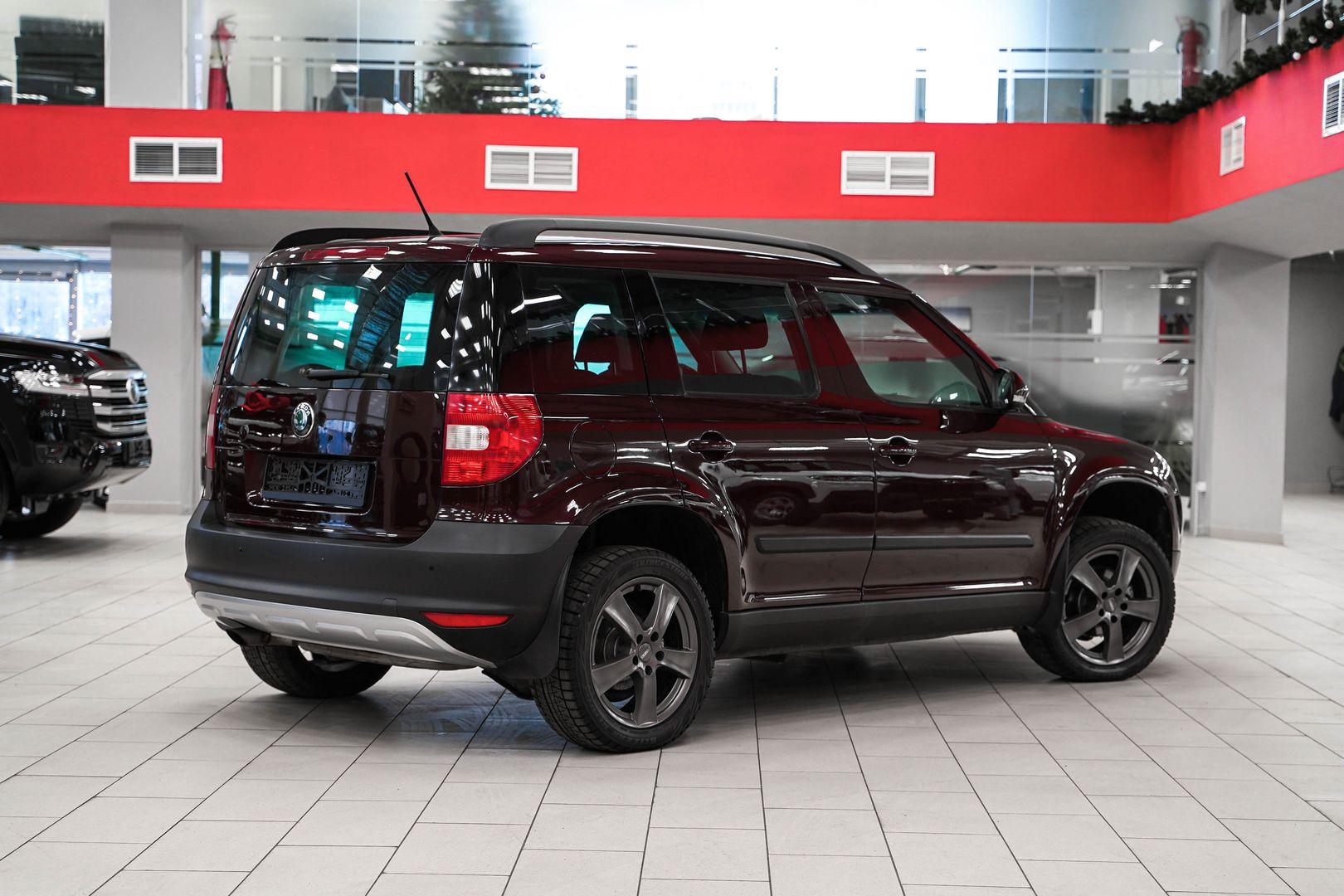 Skoda Yeti 2011, пурпурный, ДЦ Орехово