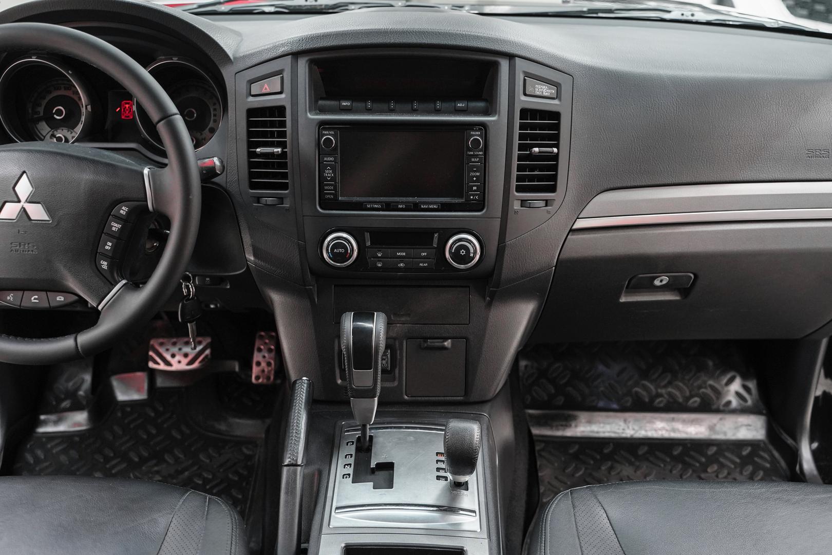 Mitsubishi Pajero 2012, черный, ДЦ Орехово