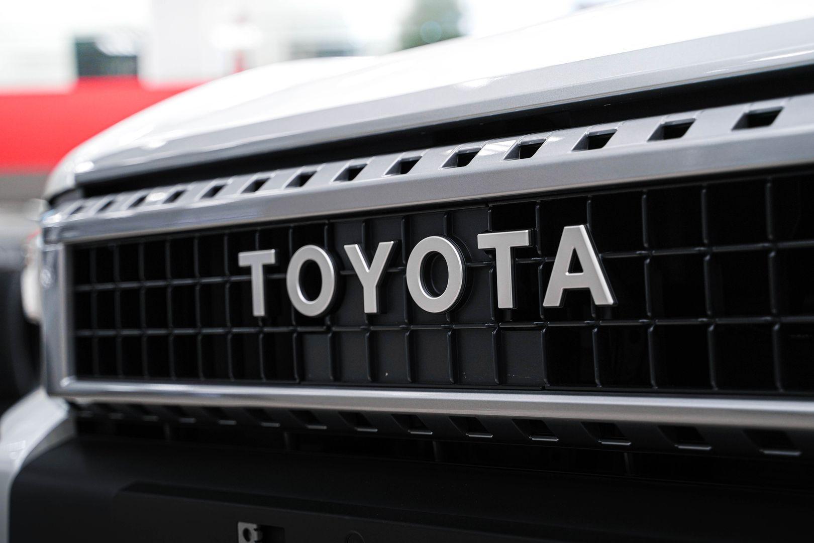 Toyota Land Cruiser Prado 2024, белый, ДЦ Орехово