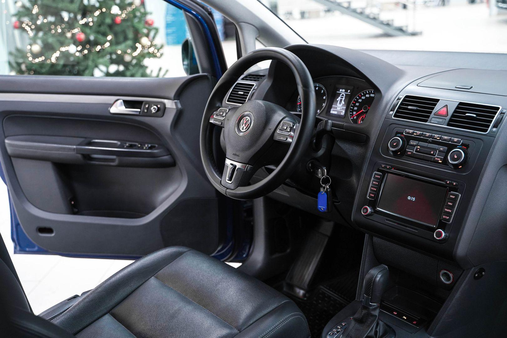 Volkswagen Touran 2011, синий, ДЦ Орехово