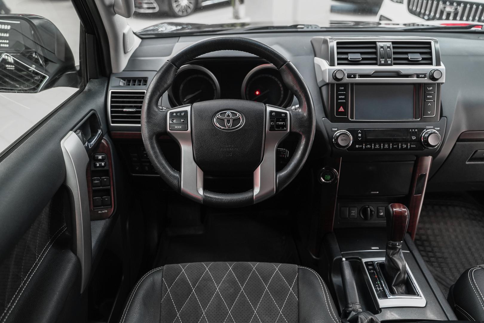 Toyota Land Cruiser Prado 2015, черный, ДЦ Орехово