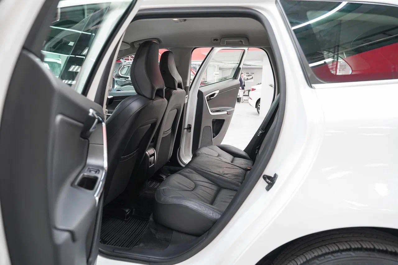 Volvo XC60 2012, белый, ДЦ Орехово