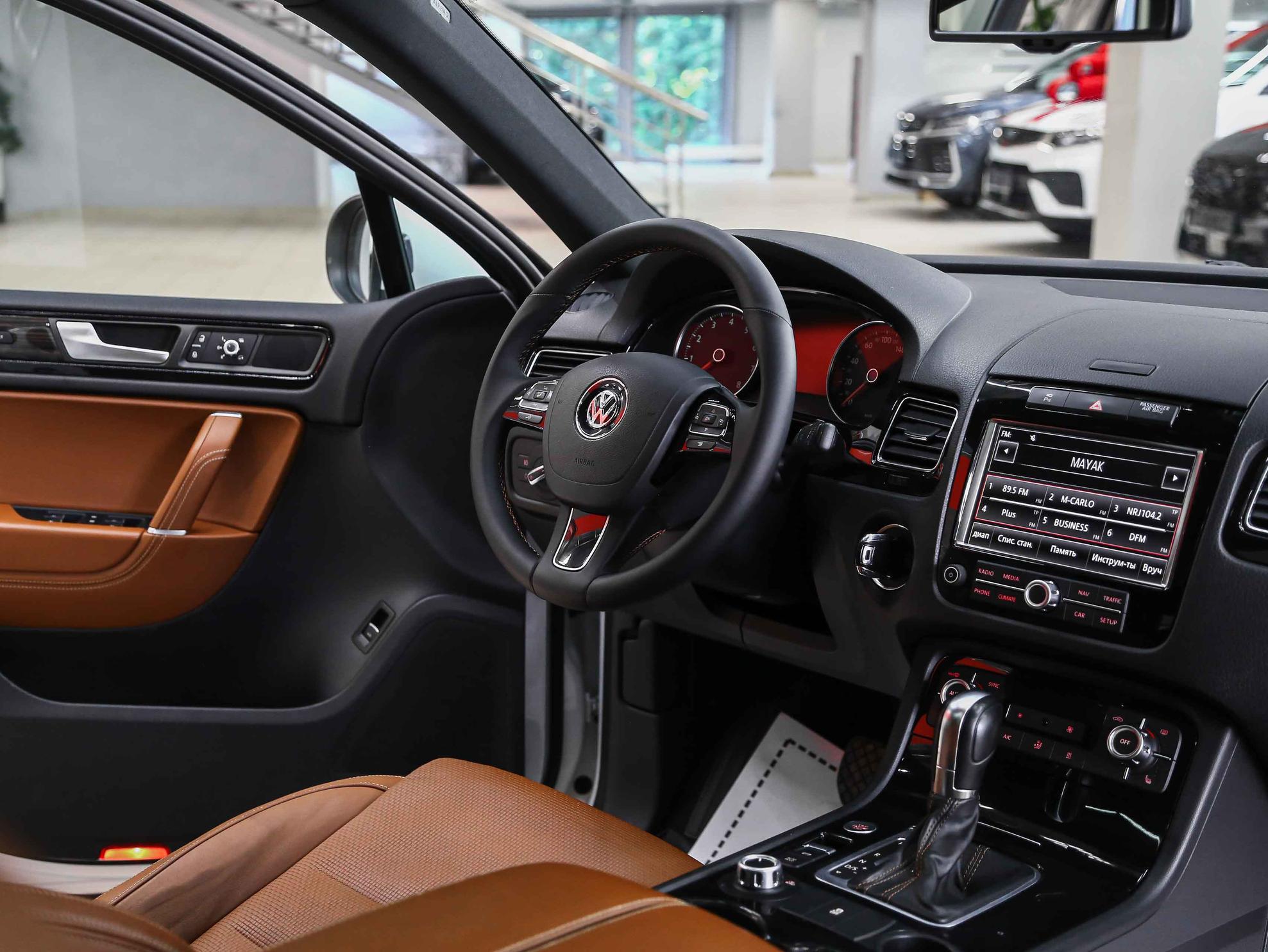 Volkswagen Touareg 2013, белый, ДЦ Орехово