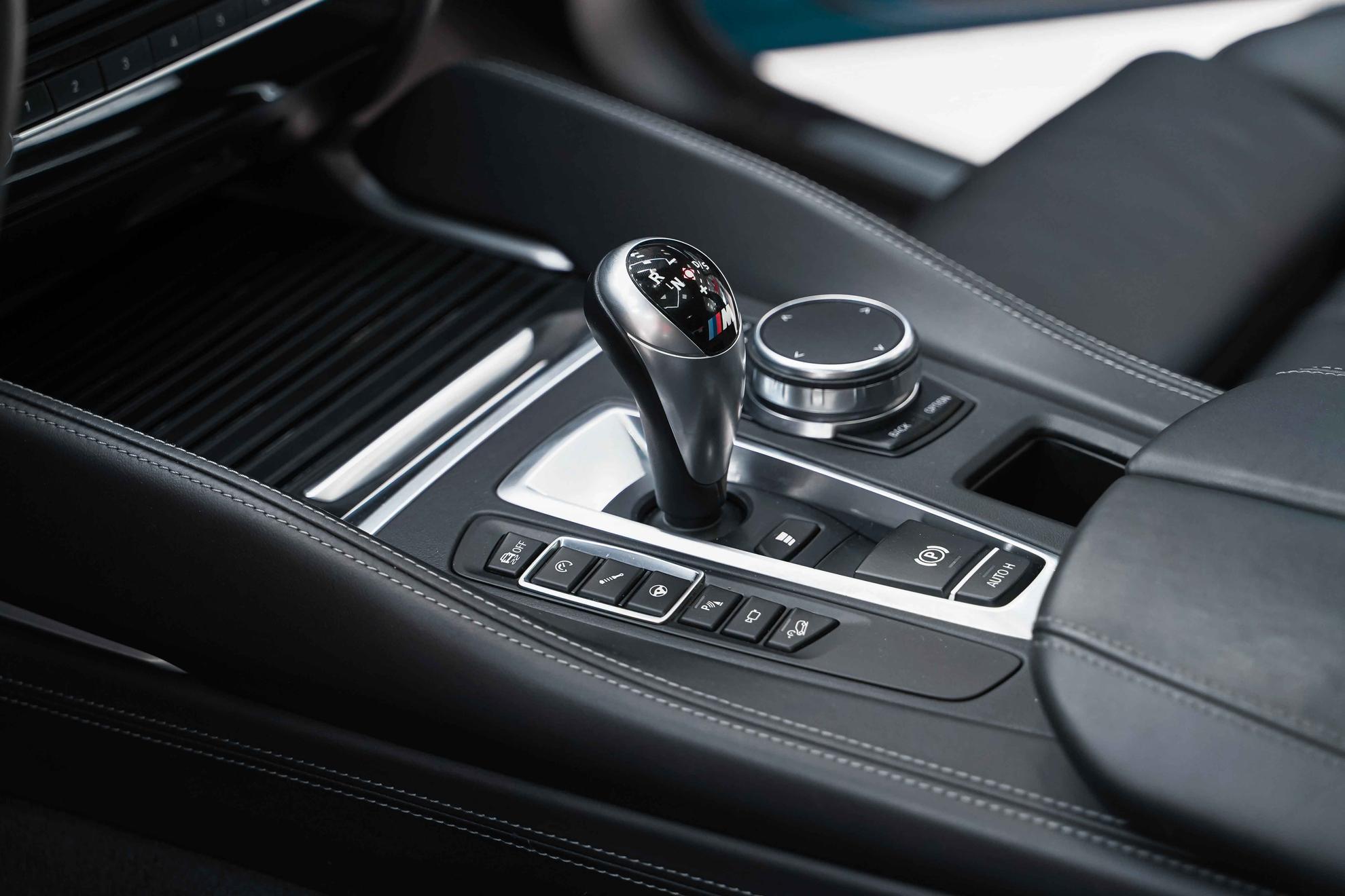 BMW X6 M 2018, голубой, ДЦ Орехово
