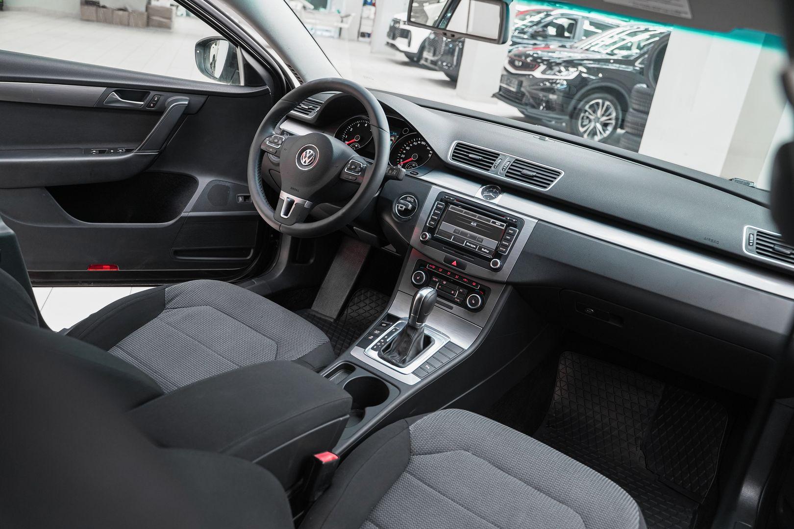 Volkswagen Passat 2011, черный, ДЦ Орехово