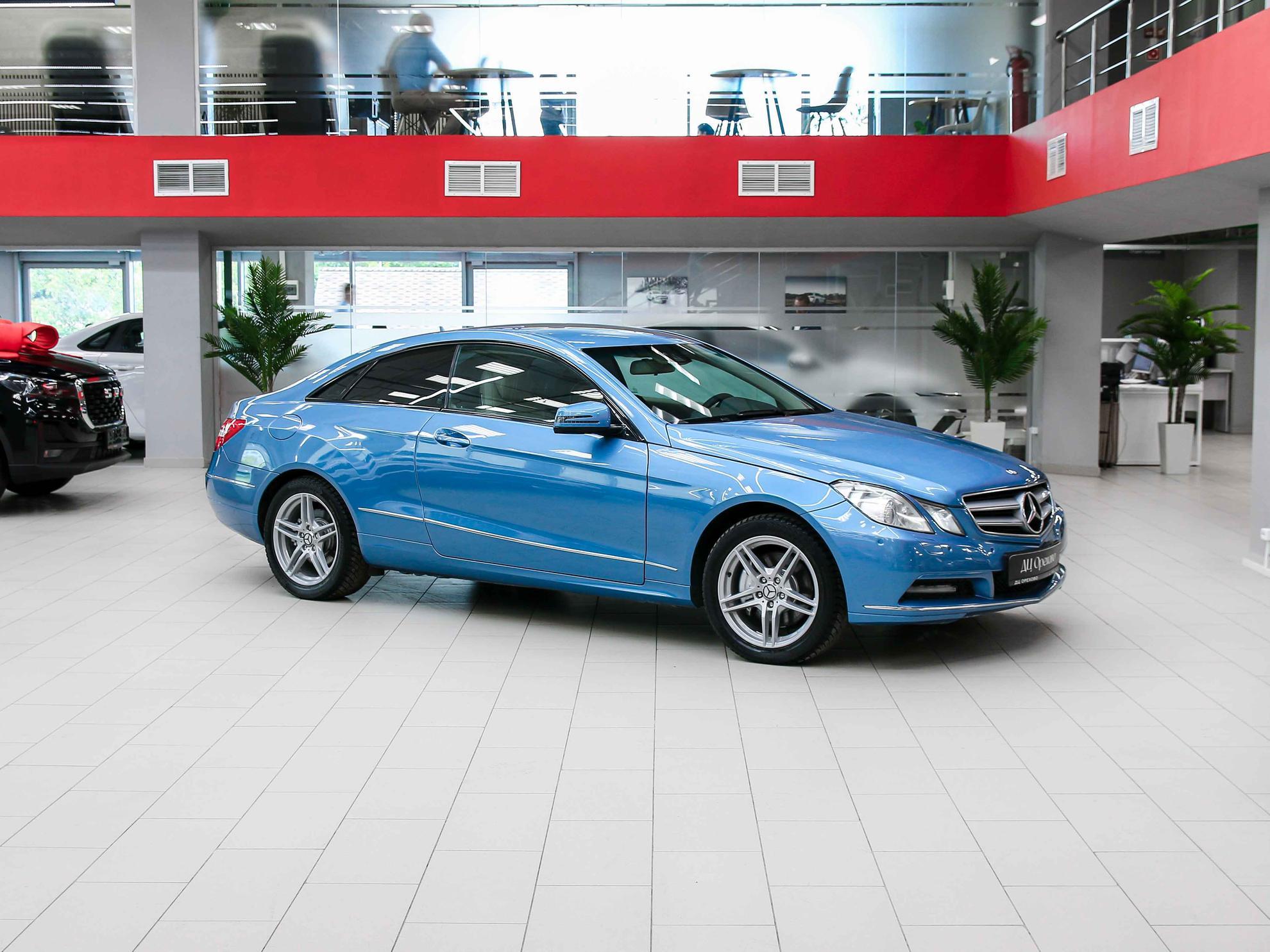 Mercedes-Benz E-Класс 2011, голубой, ДЦ Орехово