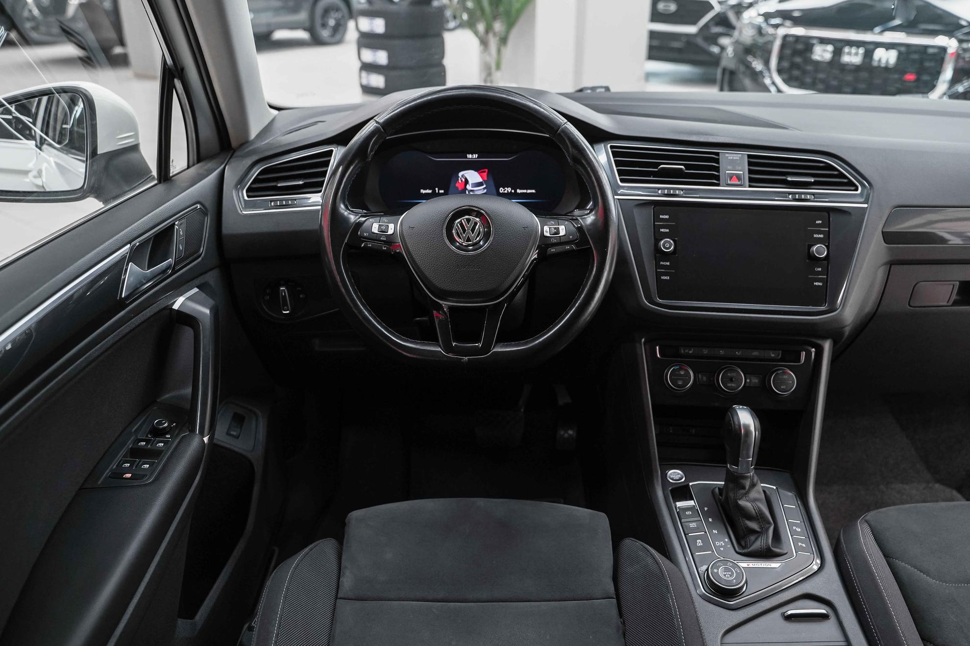 Volkswagen Tiguan 2017, белый, ДЦ Орехово