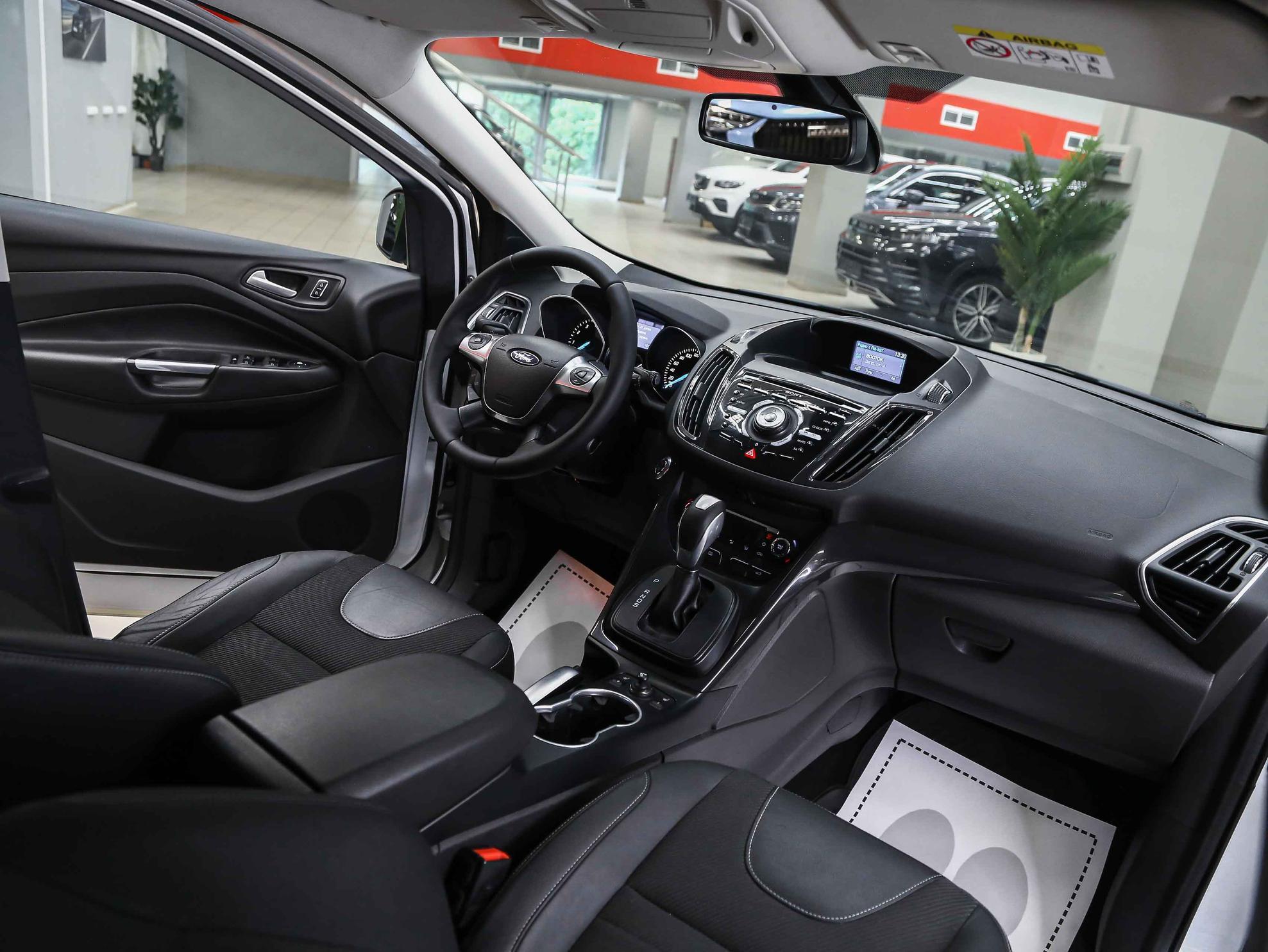 Ford Kuga 2014, белый, ДЦ Орехово