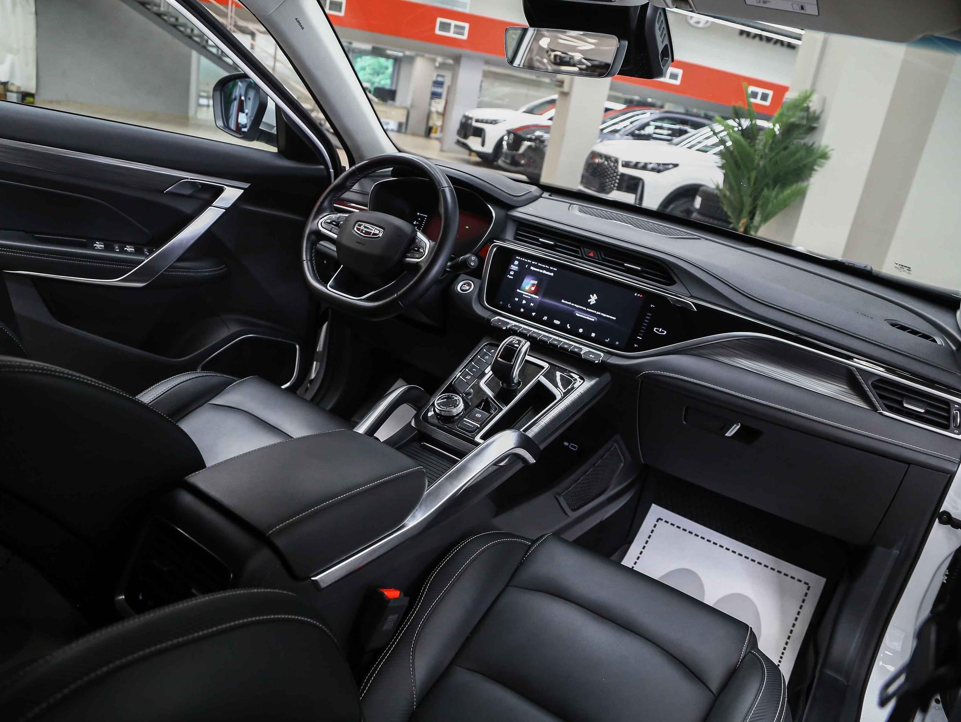 Geely Atlas Pro 2022, белый, ДЦ Орехово