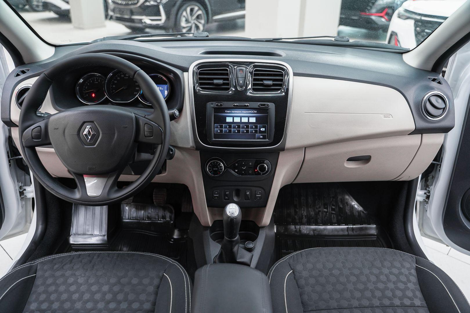Renault Logan 2014, белый, ДЦ Орехово