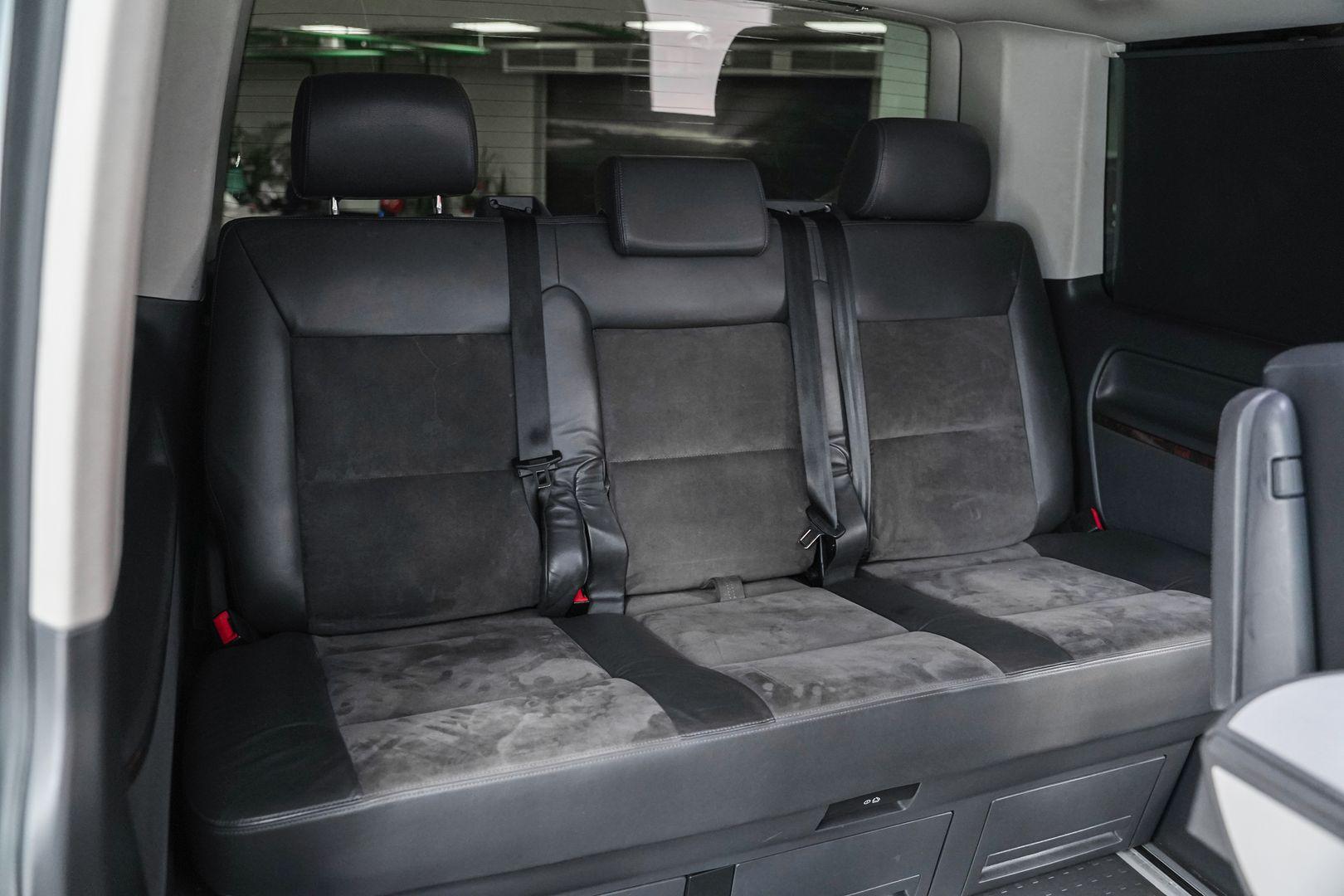 Volkswagen Multivan 2012, серебряный, ДЦ Орехово