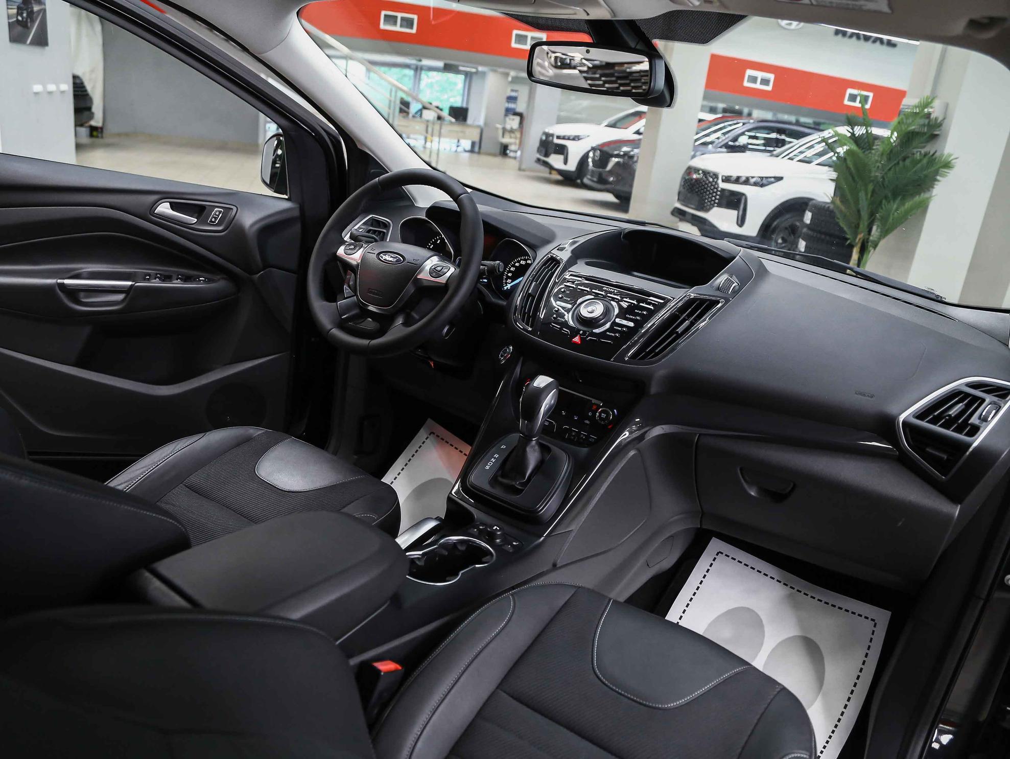 Ford Kuga 2013, черный, ДЦ Орехово