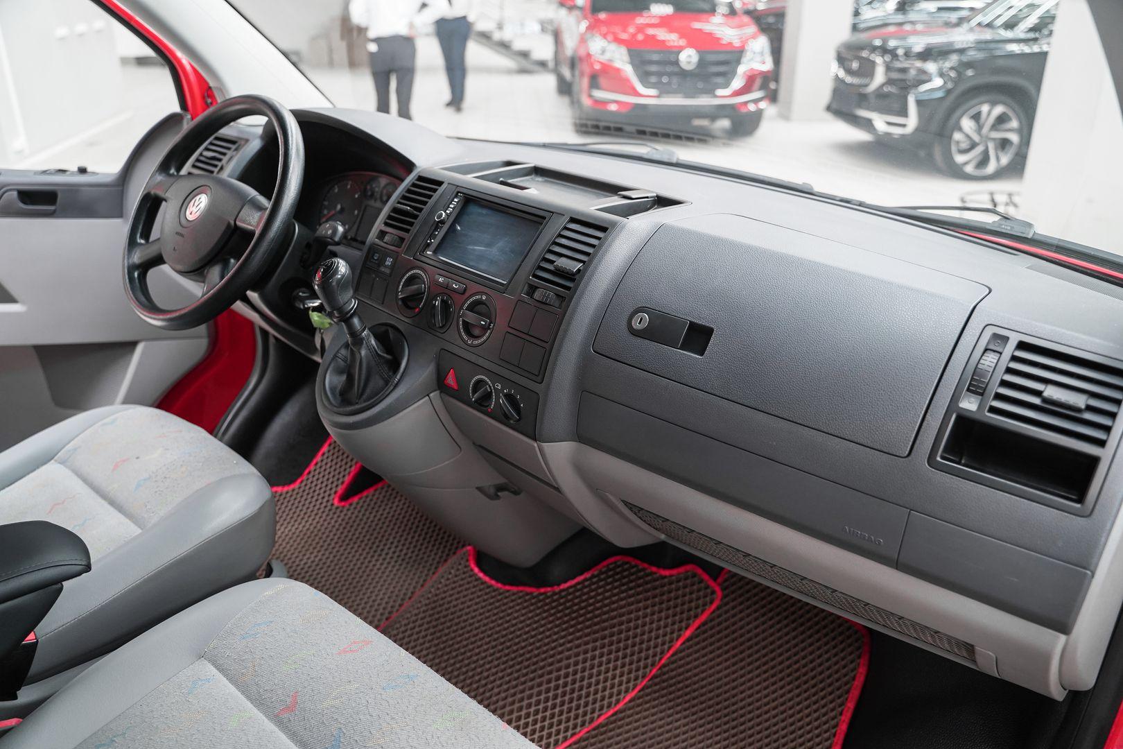 Volkswagen Transporter 2008, красный, ДЦ Орехово