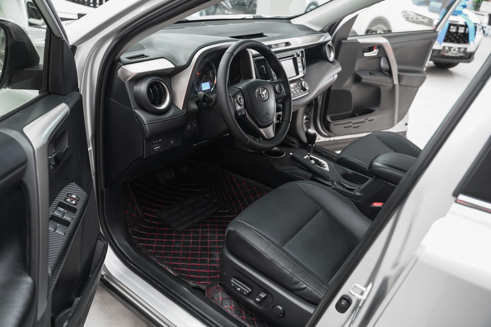 Toyota RAV4 2015, серебряный, ДЦ Орехово