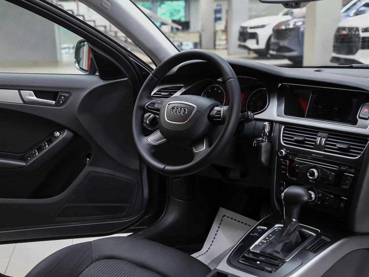 Audi A4 2014, серый, ДЦ Орехово