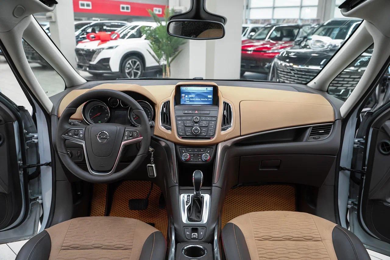 Opel Zafira 2013, белый, ДЦ Орехово