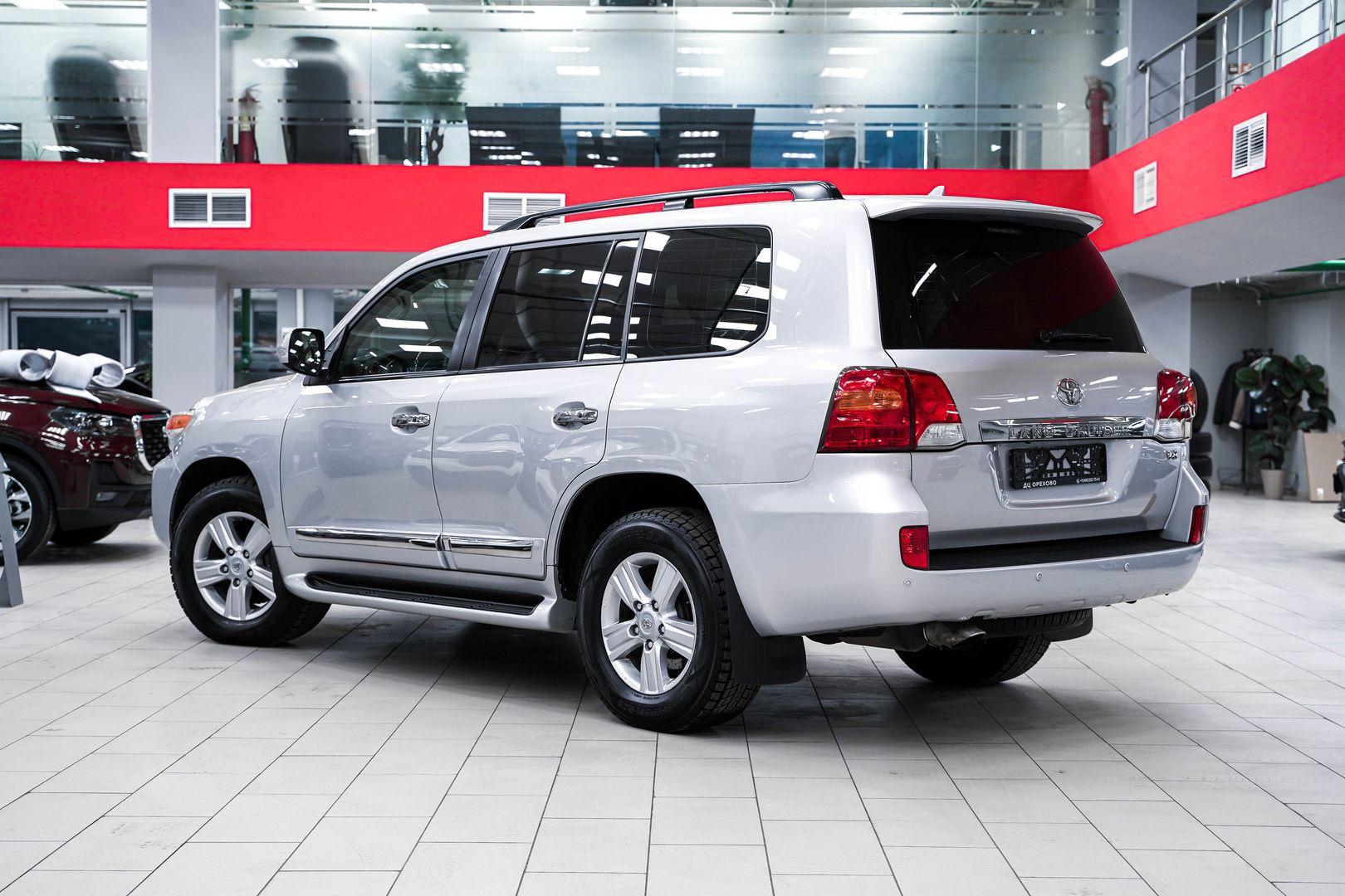 Toyota Land Cruiser 2013, серебряный, ДЦ Орехово