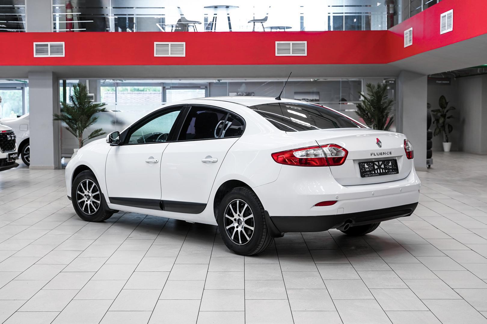 Renault Fluence 2011, белый, ДЦ Орехово