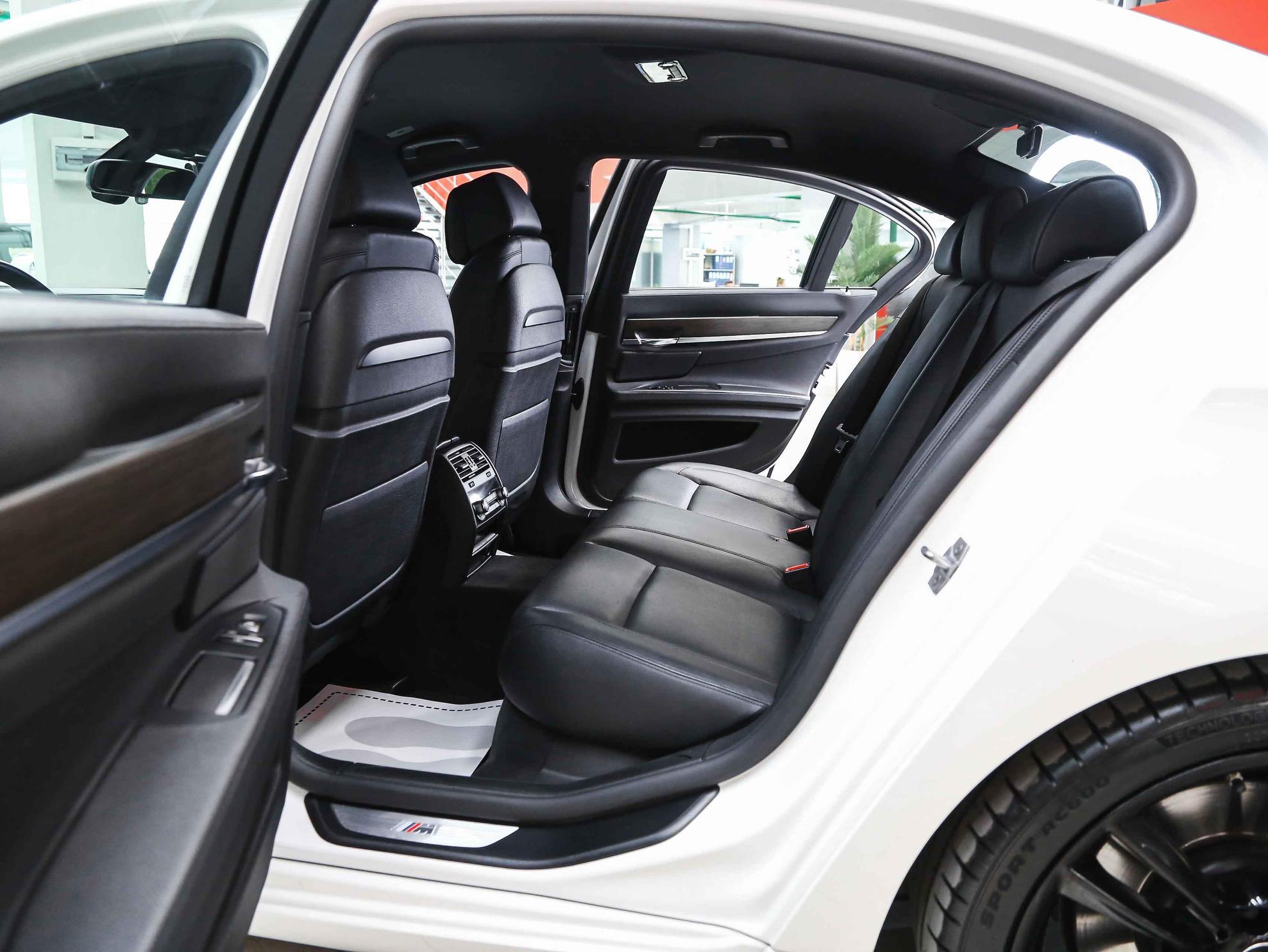 BMW 7 серии 2014, белый, ДЦ Орехово