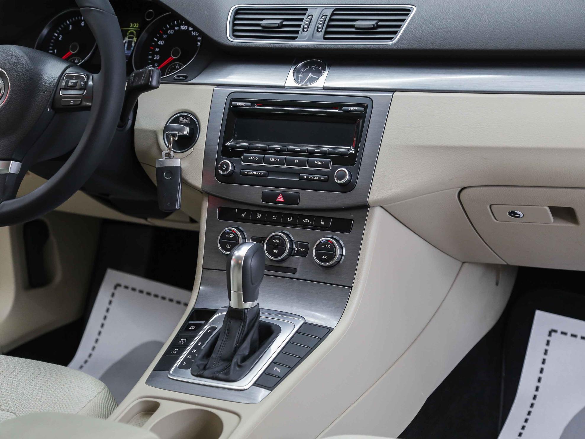 Volkswagen Passat 2014, белый, ДЦ Орехово