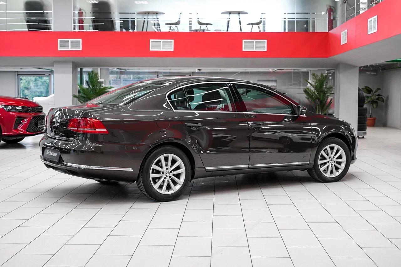 Volkswagen Passat 2012, коричневый, ДЦ Орехово