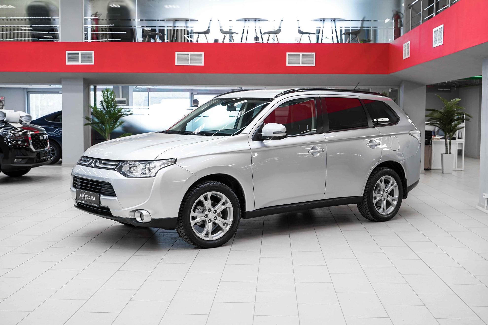 Mitsubishi Outlander 2013, серебряный, ДЦ Орехово