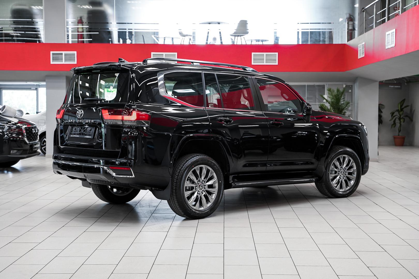 Toyota Land Cruiser 2024, черный, ДЦ Орехово