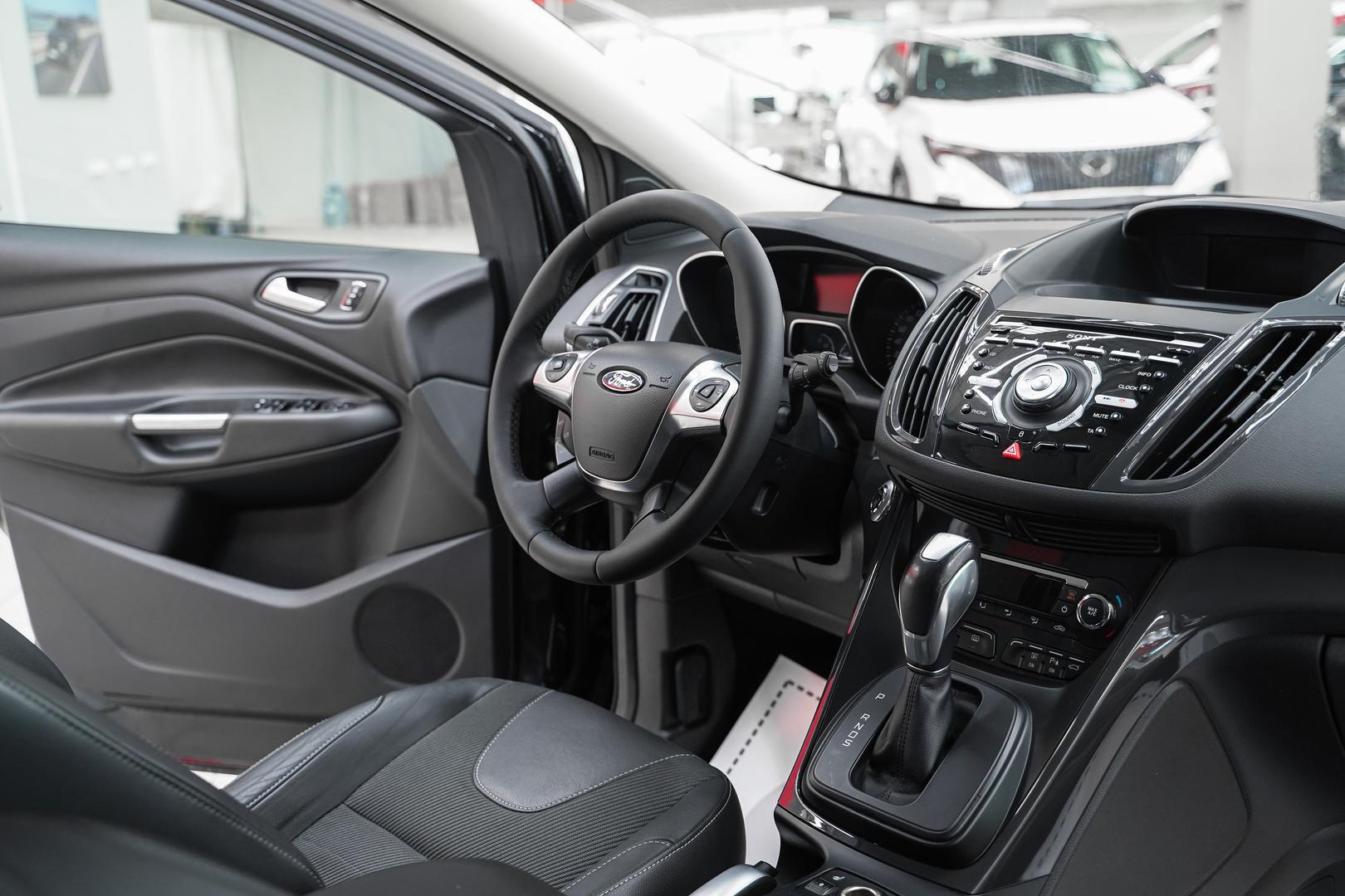 Ford Kuga 2015, черный, ДЦ Орехово
