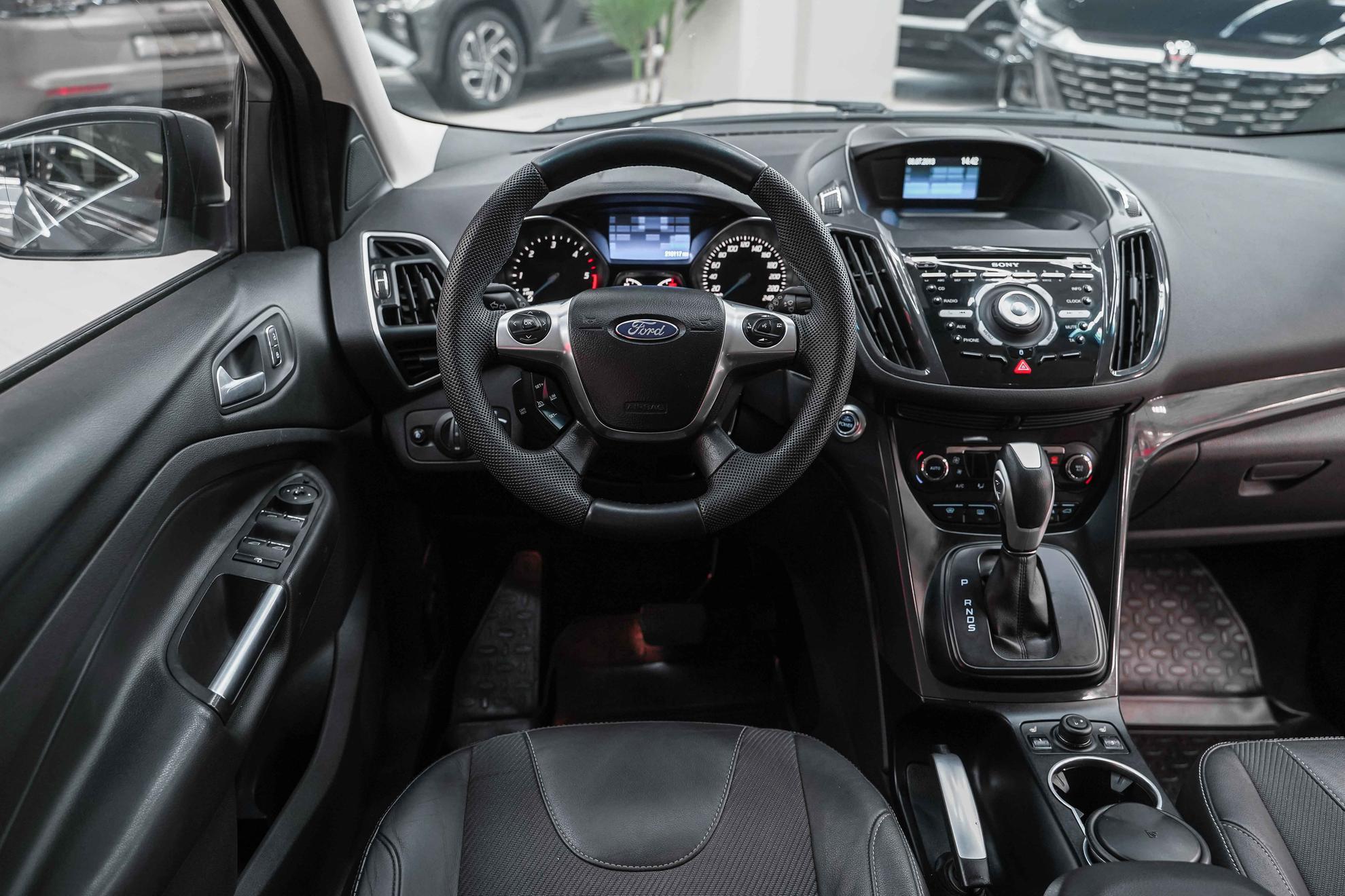 Ford Kuga 2013, серый, ДЦ Орехово